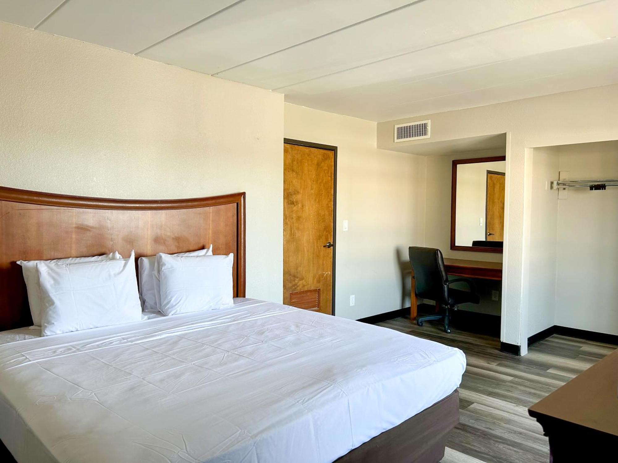 Tulsa Square Hotel Central, I-44 By Oyo Eksteriør billede